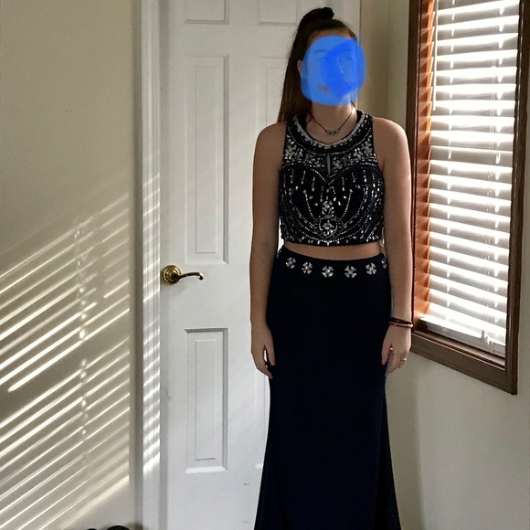 Homecoming or prom dress - Picture 3 of 4